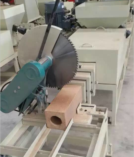 Two Heads Wood Sawdust Block Extruding Machine
