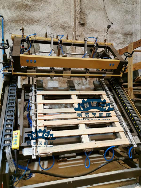 wood pallet machine 1.jpg wood pallet machine 1.jpg